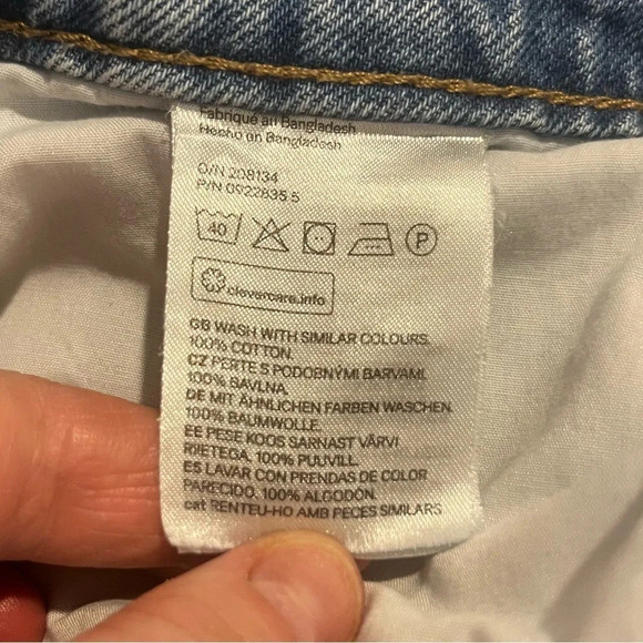 & DENIM Distressed 90s Boyfriend Light Wash Jeans - Picture 11 of 11